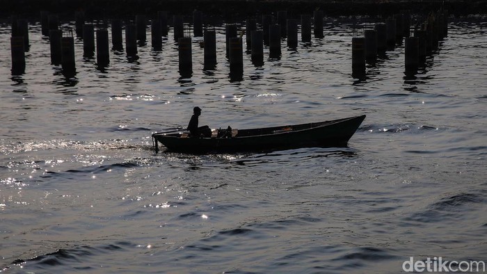 Pembangunan Tol Laut Teluk Jakarta Diharapkan Percepat Arus Logistik Nasional Jalan akses pelabuhan nan dibangun di atas perairan Teluk Jakarta diproyeksikan meningkatkan efisiensi pengedaran barang, sekaligus memperkuat konektivitas area pelabuhan di pesisir utara ibu kota.