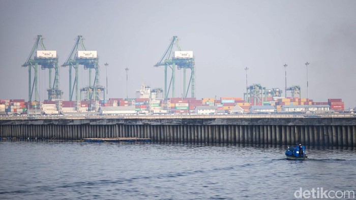Pembangunan Tol Laut Teluk Jakarta Diharapkan Percepat Arus Logistik Nasional Jalan akses pelabuhan nan dibangun di atas perairan Teluk Jakarta diproyeksikan meningkatkan efisiensi pengedaran barang, sekaligus memperkuat konektivitas area pelabuhan di pesisir utara ibu kota.