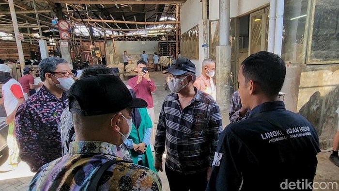 Pemkot Jogja bersama DPRD Kota Jogja melakukan sidak di Pabrik pengolahan kulit di Prawirodirjan, Kota Jogja, Kamis (6/8/2026).