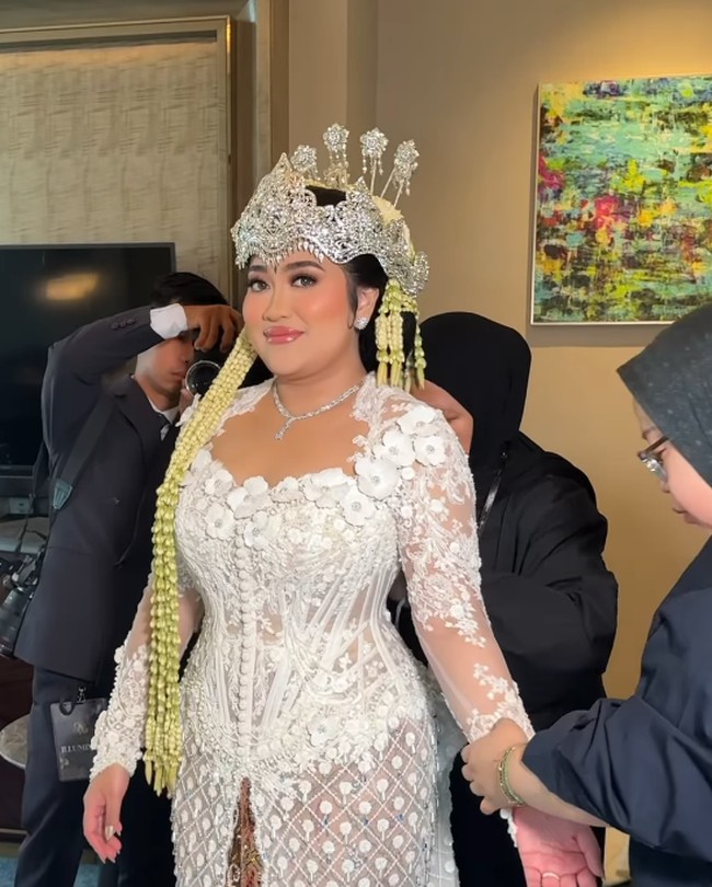 Cucu pertama Megawati, Diah Lupita Jasmina Srita Putri Arum menikah dengan AKP Arief Tanaya, S.T.K., S.I.K., M.A., M.M.O.L. pada Sabtu (1/8/2026) di Jakarta. Diah merupakan anak pertama dari Mohammad Rizki Pratama (anak sulung Megawati) dan Sri Laksmi Dewi. Foto: Dok. Instagram @bennusorumba.