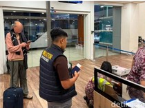 Diduga Curangi Izin Tinggal, Bule Australia Buka Kelas Yoga Berujung Deportasi
