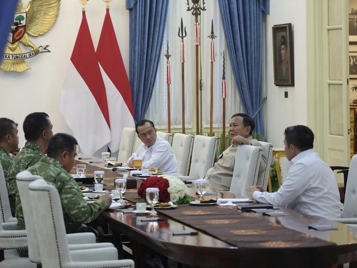 Prabowo rapat dengan jajaran pimpinan TNI (dok. Setkab)