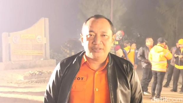 Proses pemadaman kebakaran Gunung Bromo menggunakan drone water spray dan heli Proses pemadaman kebakaran Gunung Bromo menggunakan drone water spray dan heli