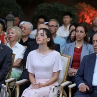 Nama Putri Jalila binti Ali mendadak menjadi perbincangan setelah kembali muncul di hadapan publik. Keponakan Raja Abdullah II dan Ratu Rania Yordania itu sukses mencuri perhatian lewat penampilannya dalam konser musik tradisional China di Amman, setelah cukup lama tak terlihat menghadiri acara resmi. Foto: dok. Instagram @princessjalilabintali