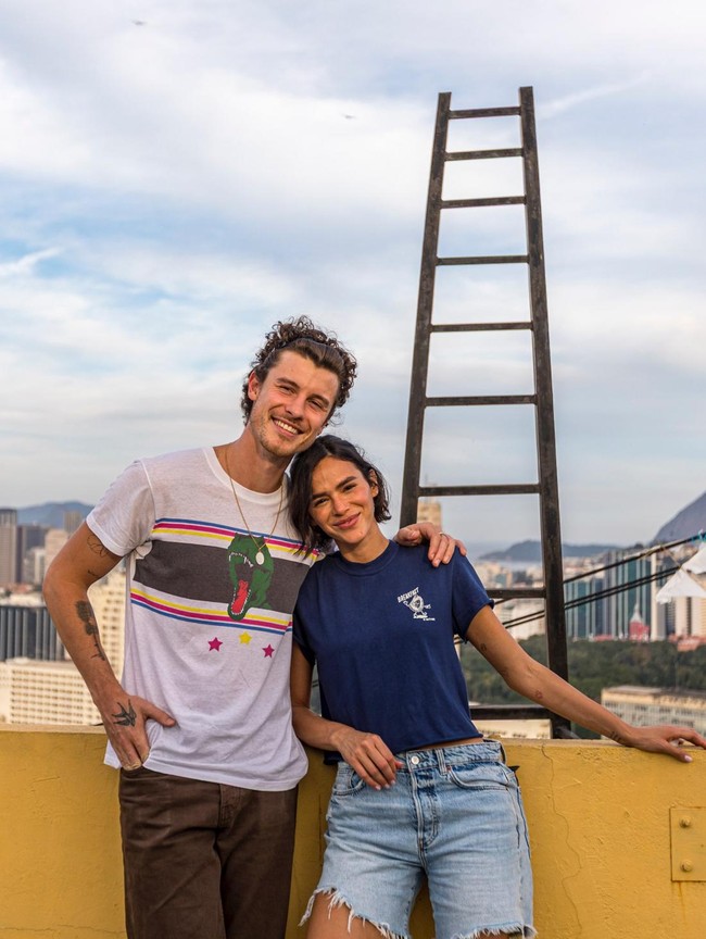 Shawn Mendes Tulis Ucapan Manis Bikin Bruna Marquezine Mewek