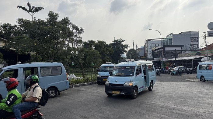 Demo Selesai, Sopir Angkot M44 Kembali Beroperasi dari Stasiun Tebet