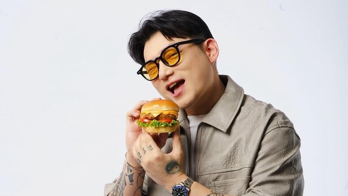 Tak Hanya Jago Masak, Chef Wilgoz Hobi Kulineran ke Berbagai Kota!