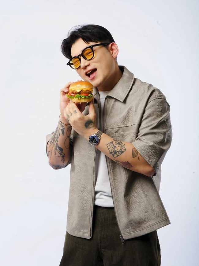Tak Hanya Jago Masak, Chef Wilgoz Hobi Kulineran ke Berbagai Kota!