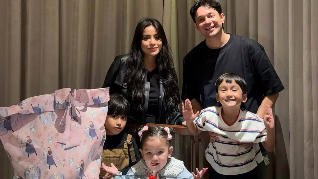 Kata Tengku Dewi Ketika Andrew Andika Rayakan Ultah Anak Bareng Istri