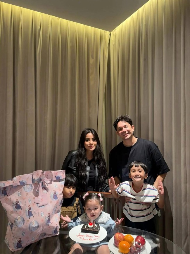 Kata Tengku Dewi Ketika Andrew Andika Rayakan Ultah Anak Bareng Istri