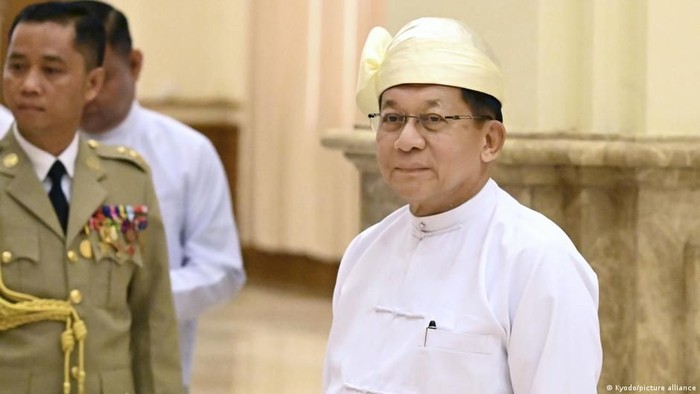 Pelantikan Min Aung Hlaing sebagai Presiden Myanmar menjadi bagian dari upayanya membangun kembali legitimasi politik di tingkat internasional (Kyodo/picture alliance)