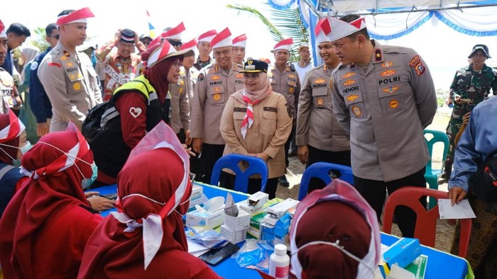 Tim Ekspedisi Merah Putih Polda Riau hadir di Pulau Rupat, membantu nelayan hingga menanam 1.000 mangrove, Kamis (6/8/2026).