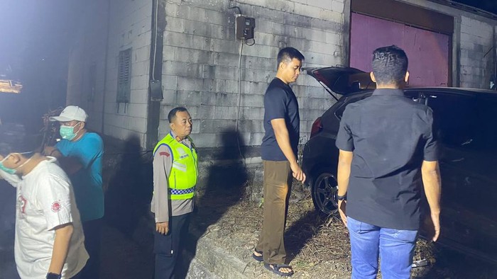 TKP penemuan jenazah di dalam bagasi mobil di Gubug, Grobogan, Kamis (6/8/2026).