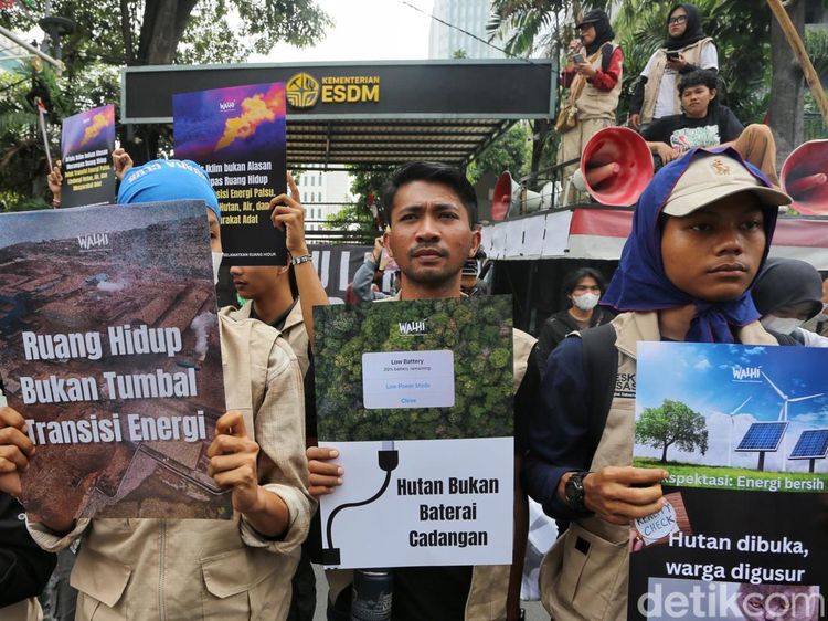Tolak Tambang Geothermal, Aktivis Desak ESDM Lindungi Tanah Adat