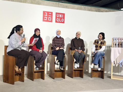 Resmi hadir di Indonesia, Uniqlo meluncurkan koleksi hijab berteknologi menggandeng selebriti berhijab, Ayudia Bing Slamet, Tantri Namirah, dan Sivia Azizah.