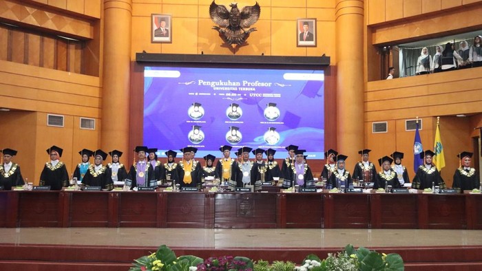 UT Kukuhkan 6 Profesor, Dorong Riset Jadi Solusi Nyata bagi Masyarakat