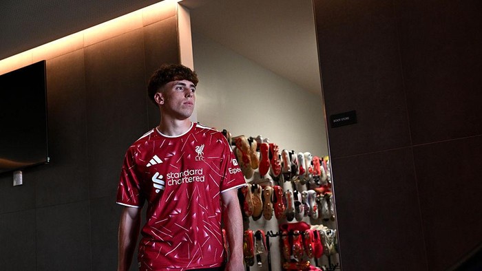 KIRKBY, ENGLAND - AUGUST 05: (THE SUN OUT, THE SUN ON SUNDAY OUT) New signing Victor Munoz of Liverpool at AXA Training Centre on August 05, 2026 in Kirkby, England. (Photo by Andrew Powell/Liverpool FC via Getty Images)