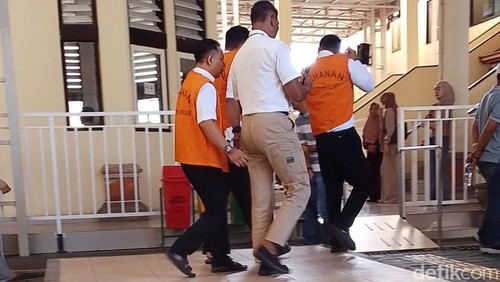 Tiga anggota Komcad seusai menjalani sidang vonis atas kasus Senpi ilegal di PN Denpasar, Kamis (6/8/2026).