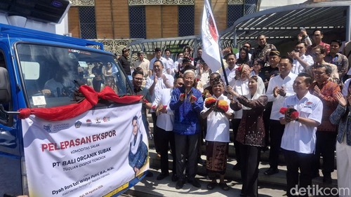 Wakil Menteri Perdagangan Dyah Roro Esti Widya Putri saat melepas ekspor salak asal Bali di The Kranjang, Kuta, Badung, Kamis (6/8/2026). (Foto: Fabiola Dianira/detikBali)
