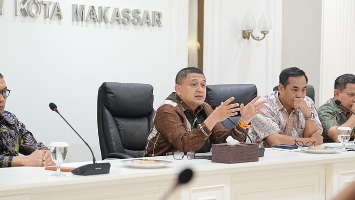 Wali Kota Makassar Munafri Appi Arifuddin saat membahas proyek PSEL.