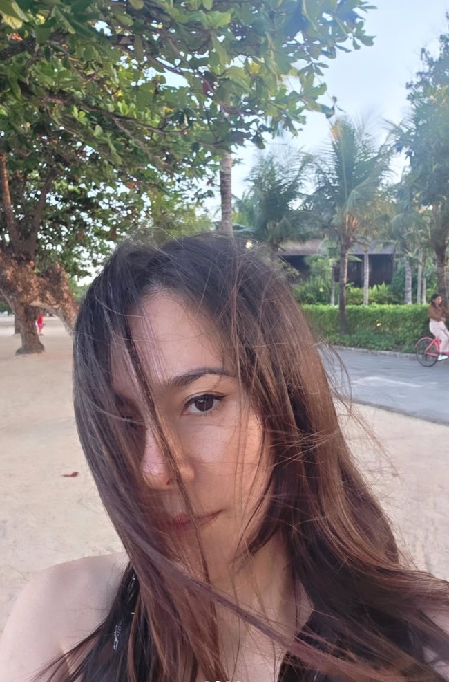 Dewy skin. Happy skin happy life. Dulu mana bisa foto bareface begini.. Swipe buat proses after too before, tulis keterangan dalam unggahannya. Foto: Instagram/@wulanguritno