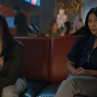 Agnez juga beradu akting dengan Anggun C. Sasmi yang berperan sebagai ibunya, Amisha Hoth. Foto: Instagram/@reacherprimevideo