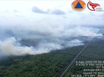 3 Helikopter Water Bombing Dikerahkan untuk Padamkan Karhutla di Tulung Selapan