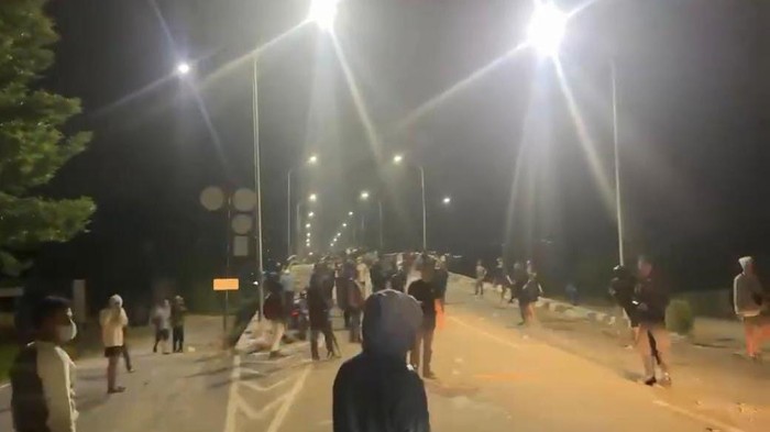Bentrokan warga dari dua kelurahan kembali pecah di Palu.