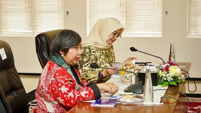 Bupati Banyuwangi Ipuk Fiestiandani bersama Ketua Komnas HAM RI Anis Hidayah