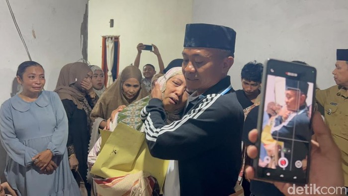 Bupati Bone Andi Asman Sulaiman mengunjungi keluarga balita yang tewas ditabrak oknum polisi.
