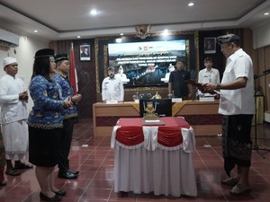 Lantik 6 Analis Kebencanaan BPBD Karangasem, Gus Par Ingatkan Perkuat Mitigasi