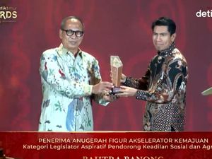 Bahtra Banong Raih Legislator Aspiratif Bidang Keadilan Sosial-Agraria detiktimur Awards 2026