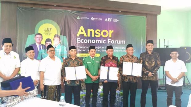 Dirjen Pajak Bimo Wijayanto menyaksikan penandatangan kerja sama peningkatan kepatuhan pajak DJP Jawa TImur dengan GP Ansor Jawa Timur. Dirjen Pajak Bimo Wijayanto menyaksikan penandatangan kerja sama peningkatan kepatuhan pajak DJP Jawa TImur dengan GP Ansor Jawa Timur. (Dok. Humas DJP Jatim)