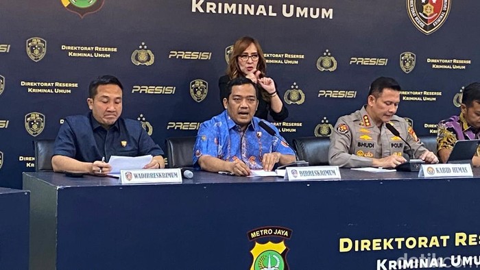Dirkrimum Polda Metro Jaya Kombes Iman Imanuddin dalam konferensi pers di Mapolda Metro Jaya, Jumat (7/8/2026).