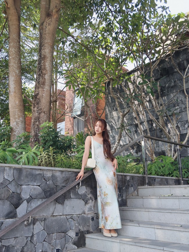 Dita Karang, yang dikenal sebagai idol KPop wanita pertama asal Indonesia mencuri perhatian lewat unggahan Instagram terbarunya. Mantan personel SECRET NUMBER yang bermukim di Korea Selatan itu kembali ke kampung halamannya di Yogyakarta. Foto: dok. Instagram @hey__deets