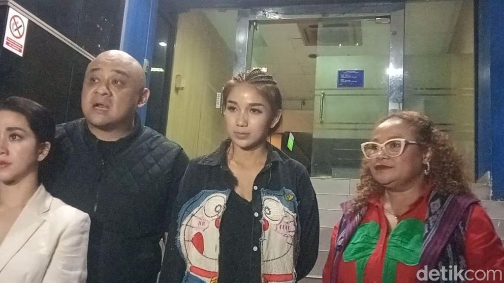 Fangfang Laporkan 2 Adik Vicky Prasetyo Terkait Dugaan Penghinaan