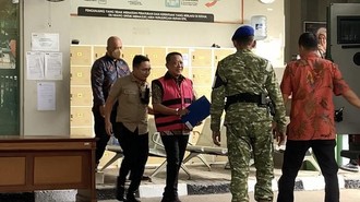 Bakal Diperiksa Tim 9, Febrie Adriansyah Pakai Rompi Tahanan dan Diborgol
