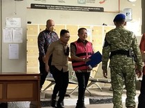 Bakal Diperiksa Tim 9, Febrie Adriansyah Pakai Rompi Tahanan dan Diborgol