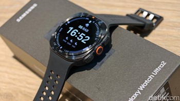 Performa Galaxy Watch Ultra2 ditenagai Snapdragon Wear Elite Platform yang menggantikan Exynos W1000 pada generasi sebelumnya. Samsung memasangkannya dengan RAM 2 GB dan penyimpanan internal 64 GB. Foto: Adi FR/detikINET