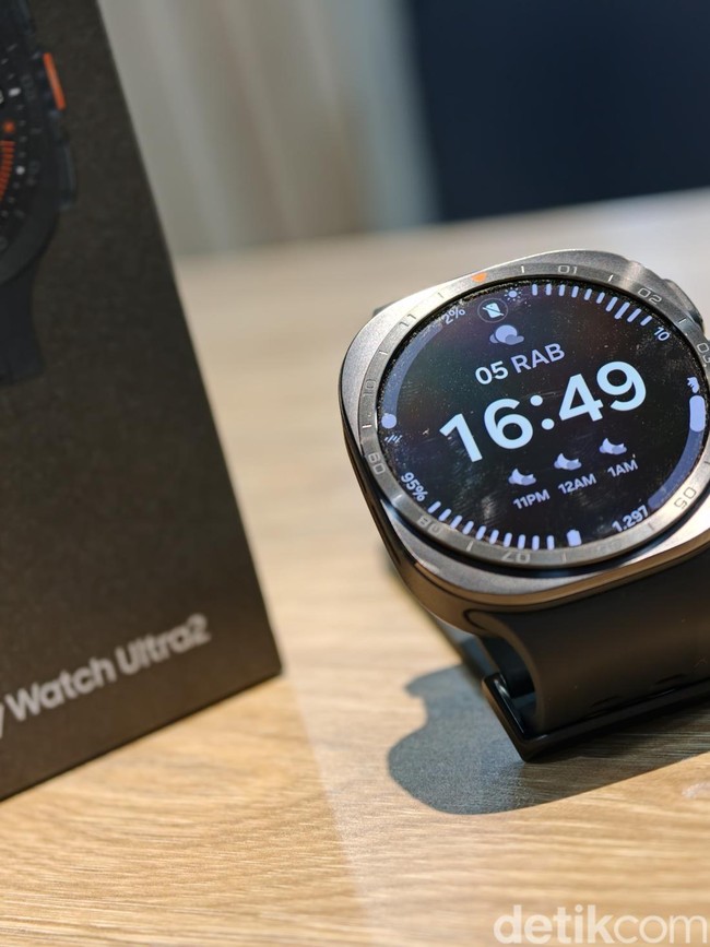 Unboxing Galaxy Watch Ultra2, Lebih Tipis tapi Makin Tangguh