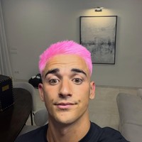 Gavi pertama kali mengungkap penampilan terbaru pada Kamis lalu. Ketika itu, ia mengunggah selfie dengan rambut yang tampaknya baru dicat. Foto: Instagram @pablogavi