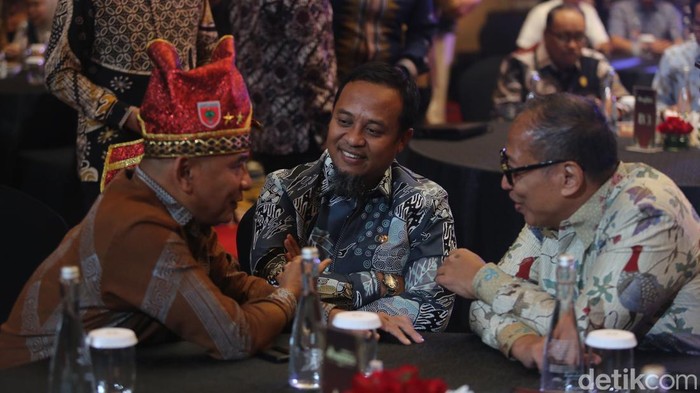 Malam puncak detiktimur Awards 2026 berlangsung meriah di Grand Ballroom Trans Hotel Jakarta, Jumat (7/8/2026). Acara penghargaan tersebut menjadi panggung apresiasi bagi para tokoh, institusi, lembaga, BUMD, hingga korporasi yang dinilai memberikan kontribusi nyata dalam mendorong kemajuan kawasan Indonesia Timur.