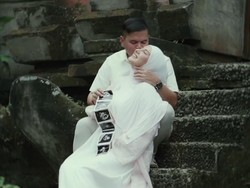 Gaya Irish Bella Umumkan Kehamilan, Baby Bump Curi Atensi