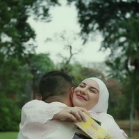 Ucapan selamat pun membanjiri unggahan Irish. Dalam unggahannya, Irish sendiri menyebut bahwa kehamilannya itu merupakan proses penantian yang cukup lama. Foto: Instagram/@_irishbella_