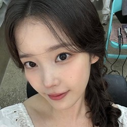 IU Muncul di Instagram Usai Kabar Sakit, Hal Ini Bikin Salfok!