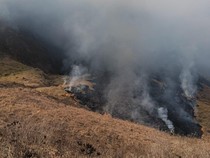 2 Heli Water Bombing Diterjunkan Padamkan Kebakaran Bromo