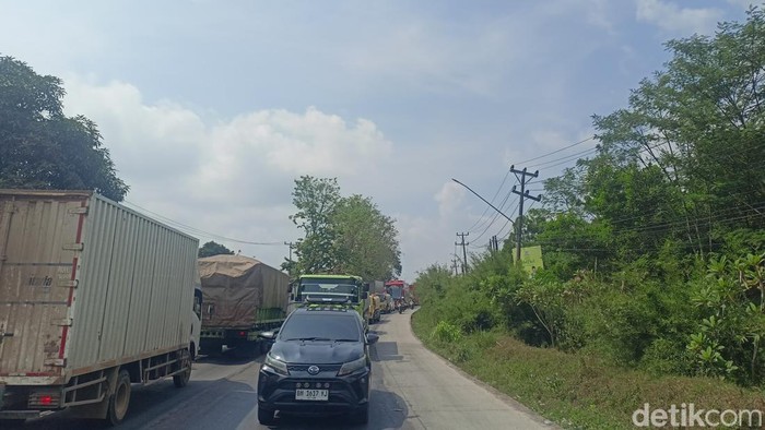 Kemacetan masih terjadi di jalan lintas Palembang-Betung