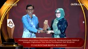 Pemkot Kendari Terima Piala detiktimur Awards Berkat Inovasi Digitalisasi