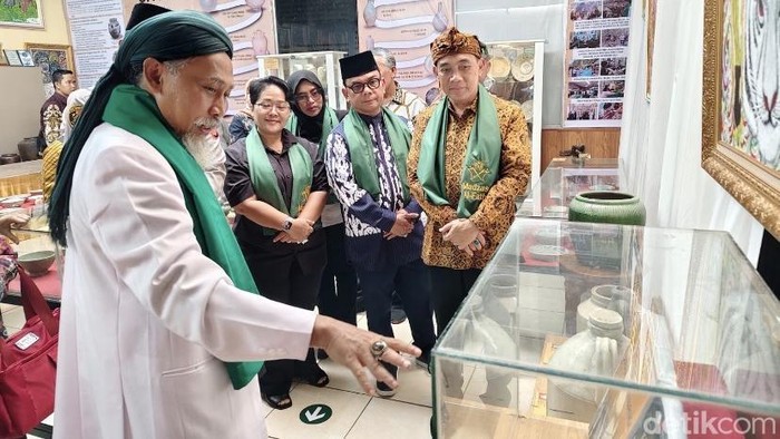Screenshot Koleksi keramik kuno di Museum Prabu Siliwangi, Kota Sukabumi