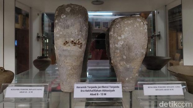 Koleksi keramik kuno di Museum Prabu Siliwangi, Kota Sukabumi Screenshot Koleksi keramik kuno di Museum Prabu Siliwangi, Kota Sukabumi